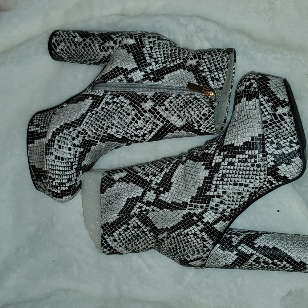Snake skin boot/heel
